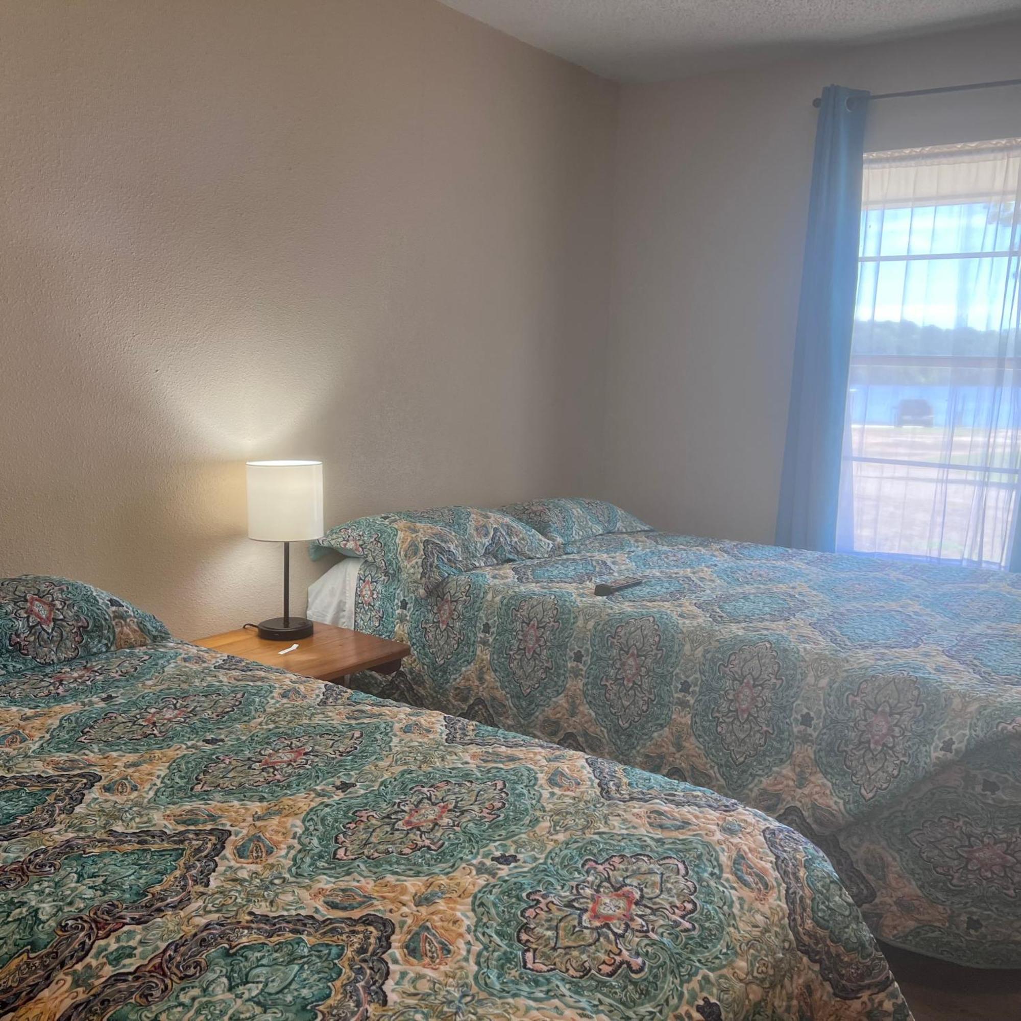 Alpine Lakeside Motel Room Backside Hemphill 外观 照片